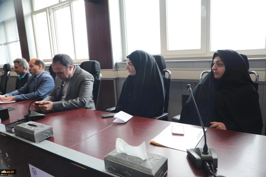 
مسئولان باید با تمهید امکانات و وسایل ورزشی در سراها و فضاهای دانشجویی ورزش را نهادینه کنند.
 2