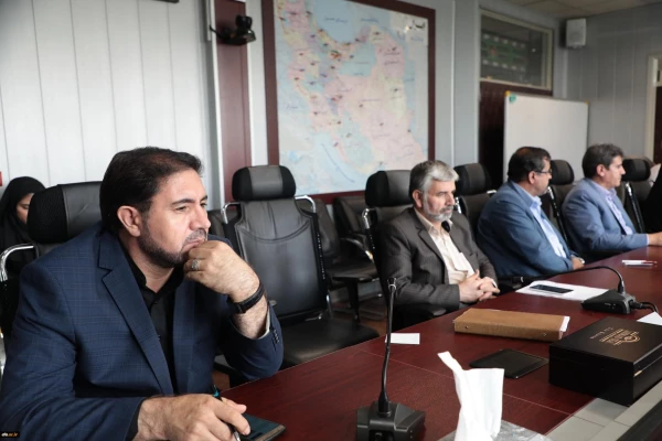 
مسئولان باید با تمهید امکانات و وسایل ورزشی در سراها و فضاهای دانشجویی ورزش را نهادینه کنند.
 2