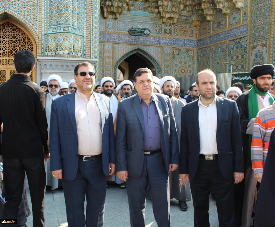 حضور دکتر خنیفر در جمع دانشجو معلمان حاضر در راهپیمایی یوم الله 13 آبان قم 3