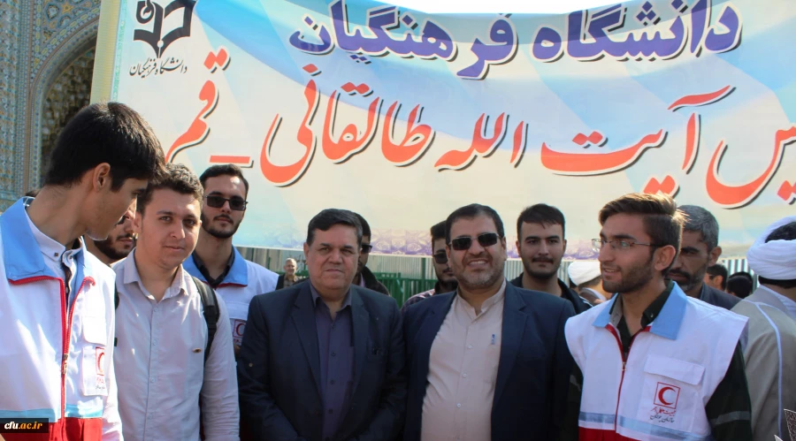 حضور دکتر خنیفر در جمع دانشجو معلمان حاضر در راهپیمایی یوم الله 13 آبان قم 6