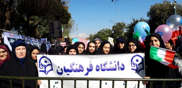 دانشجویان اساتید وکارکنان دانشگاه فرهنگیان استان قزوین درمراسم روز ملی مبارزه بااستکبار جهانی پرشور وباشکوه حضور یافتند وفریاد مرگ برآمریکا سردادند. 9