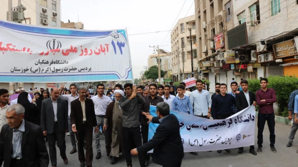 حضور پرشور سرپرست مدیریت امور پردیس های استان ، اساتید ، کارکنان و دانشجو معلمان پردیس ها و مراکز دانشگاه فرهنگیان استان خوزستان در راهپیمایی 13 آبان 98