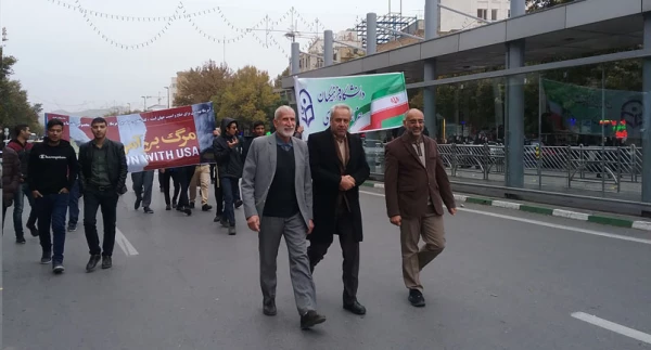 حضور استادان، دانشجویان و کارکنان دانشگاه فرهنگیان خراسان رضوی در راهپیمایی 13 آبان 4