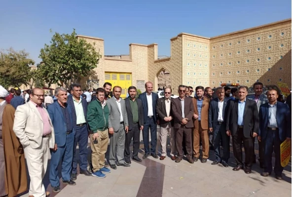 حضور  رئیس دانشگاه  فرهنگیان استان فارس در جمع  دانشجو معلمان  حاضر در راهپیمایی  یوم الله 13 آبان 2