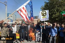 حضور  رئیس دانشگاه  فرهنگیان استان فارس در جمع  دانشجو معلمان  حاضر در راهپیمایی  یوم الله 13 آبان 3