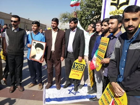 حضور  رئیس دانشگاه  فرهنگیان استان فارس در جمع  دانشجو معلمان  حاضر در راهپیمایی  یوم الله 13 آبان 4