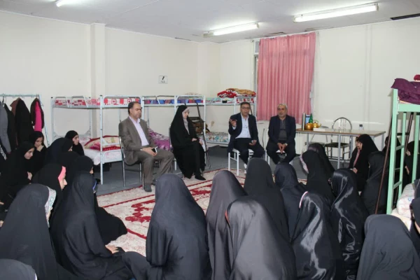 بازدید معاونت دانشجویی دانشگاه فرهنگیان به نمایندگی از دکتر خنیفر برای بررسی ابعاد زلزله آذربایجان شرقی از دانشگاه فرهنگیان این استان  5