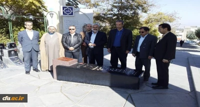 به مناسبت فرا رسیدن هفته وحدت انجام شد

ادای احترام و تجدید بیعت با آرمان های شهدای گرانقدر با حضور در گلزار شهدای همدان