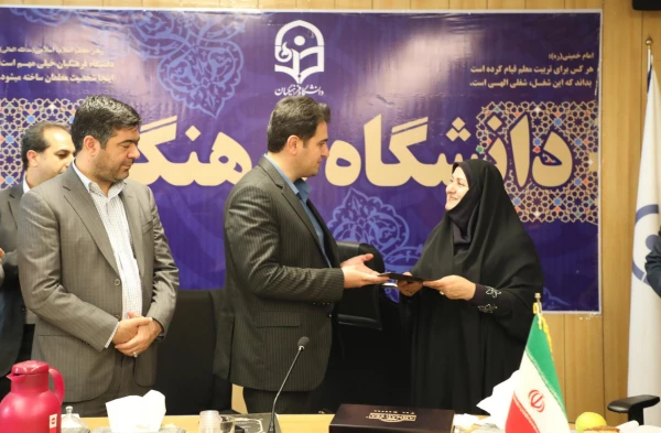 به مدد همدلی وتلاش همکاران ارجمند ، شاهد کسب توفیقات ارزشمند در دانشگاه هستیم

 2