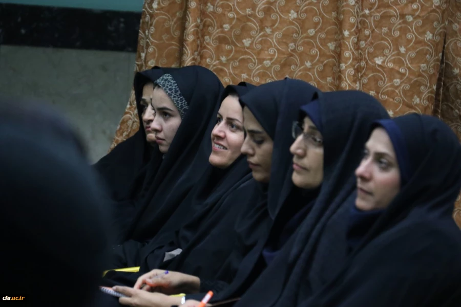 کارگاه آموزشی چگونه زندگی کنیم و از زندگی خود لذت ببریم 6