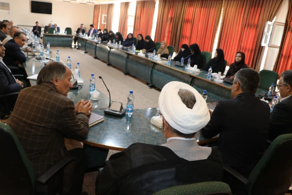 نشست تعاملی کارکنان هیئت علمی و غیر هیئت علمی دانشگاه فرهنگیان استان اصفهان