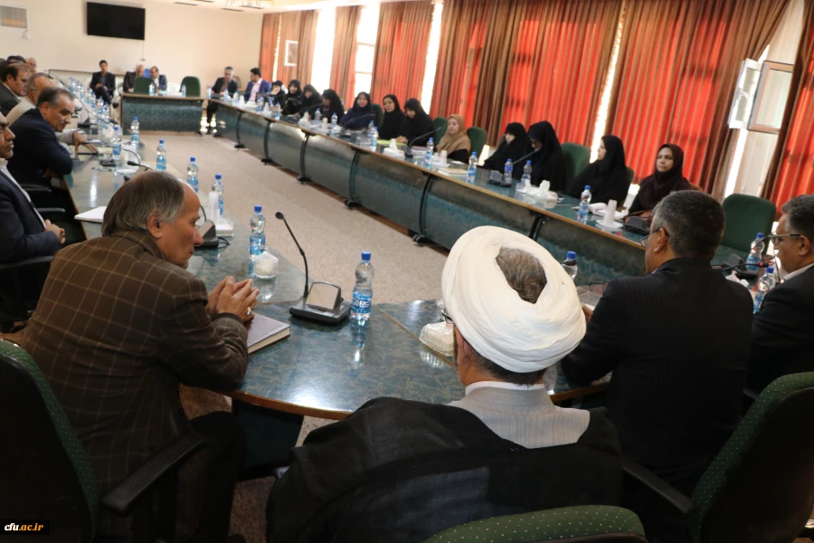 نشست تعاملی کارکنان هیئت علمی و غیر هیئت علمی دانشگاه فرهنگیان استان اصفهان