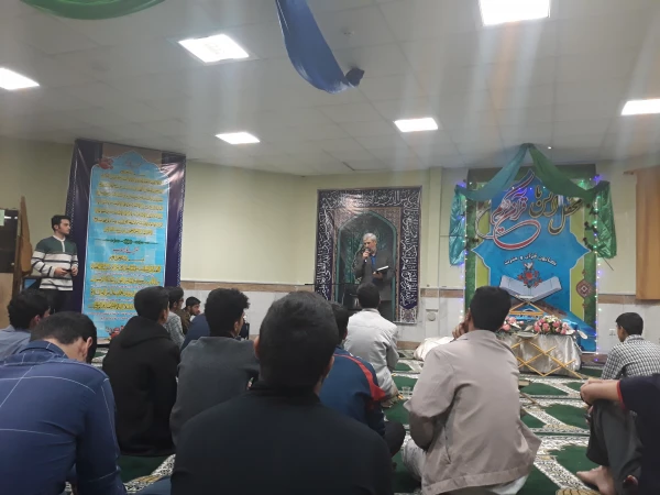 در هفته وحدت انجام شد.

محفل انس با قرآن کریم با حضور قاریان برجسته در پردیس امام محمد باقر(ع) برگزار شد. 2