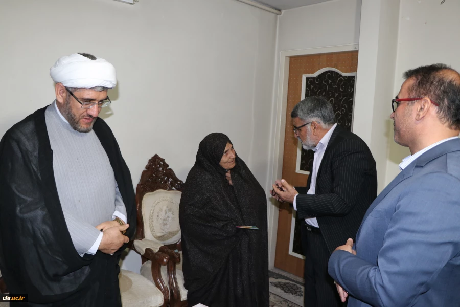 تقدیر از ایثارگران و خانواده معظم شهدای دانشگاه فرهنگیان استان اصفهان