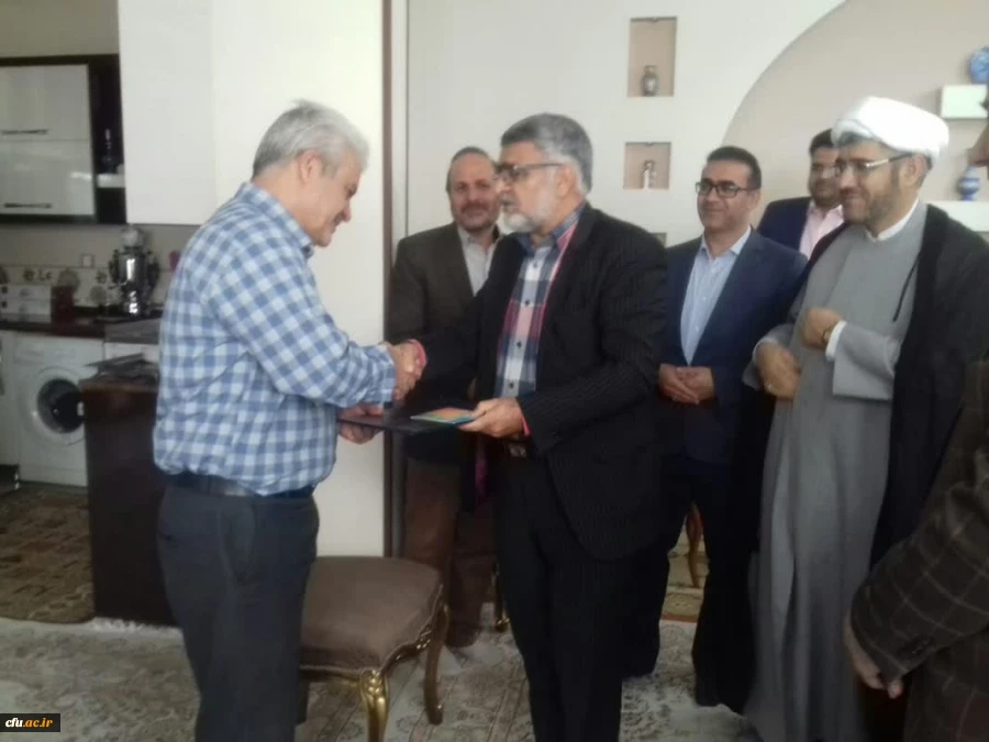 تقدیر از ایثارگران و خانواده معظم شهدای دانشگاه فرهنگیان استان اصفهان