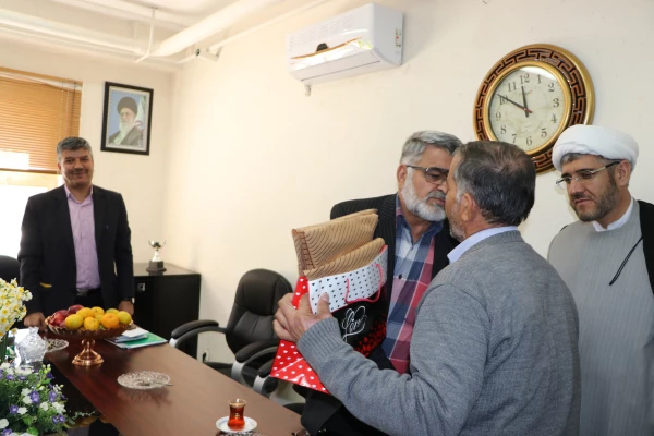 تقدیر از ایثارگران و خانواده معظم شهدای دانشگاه فرهنگیان استان اصفهان