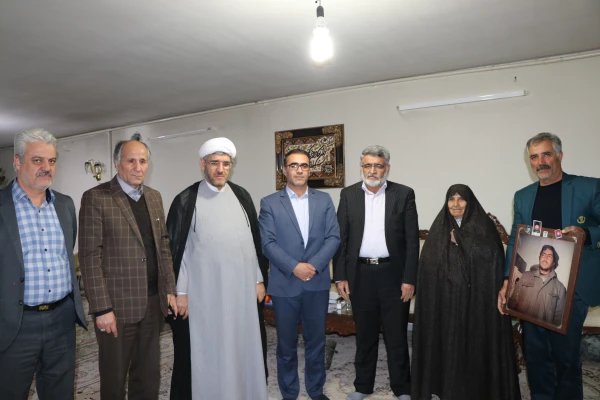 تقدیر از ایثارگران و خانواده معظم شهدای دانشگاه فرهنگیان استان اصفهان