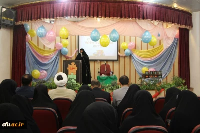 به مناسبت هفته وحدت در قم برگزار شد:

دیدار صمیمی مدیریت امور پردیس های استان با دانشجو معلمان اهل سنت
