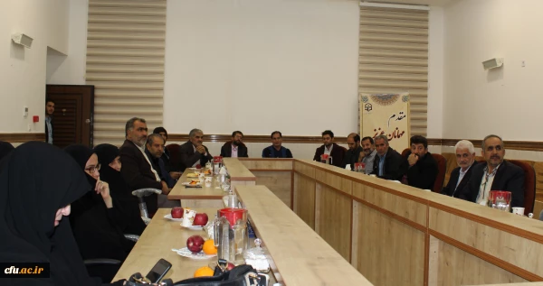 شما ستون های ناپیدای دانشگاه هستید،بدون زحمات شما هیچ یک از اهداف دانشگاه محقق نخواهد شد. 3