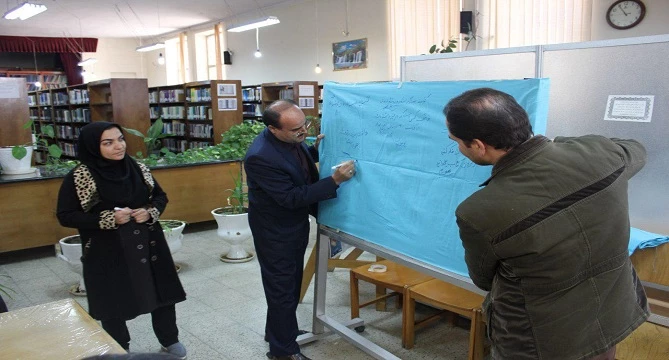 برنامه سخنی با کتاب در حضور مسئولین، اعضای هیات علمی، کارکنان و دانشجو معلمان 9