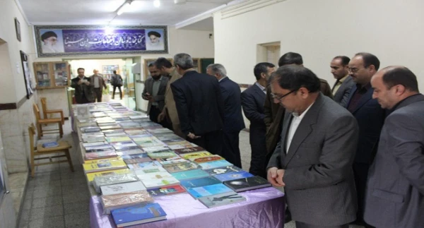 برنامه سخنی با کتاب در حضور مسئولین، اعضای هیات علمی، کارکنان و دانشجو معلمان 18