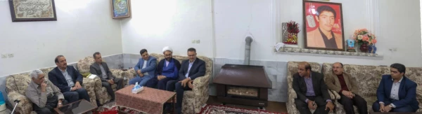 دیدار معاون فرهنگی و اجتماعی دانشگاه فرهنگیان با خانواده دانشجو معلم شهید محمود زارعیان در استان یزد 4