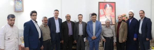 دیدار معاون فرهنگی و اجتماعی دانشگاه فرهنگیان با خانواده دانشجو معلم شهید محمود زارعیان در استان یزد 12