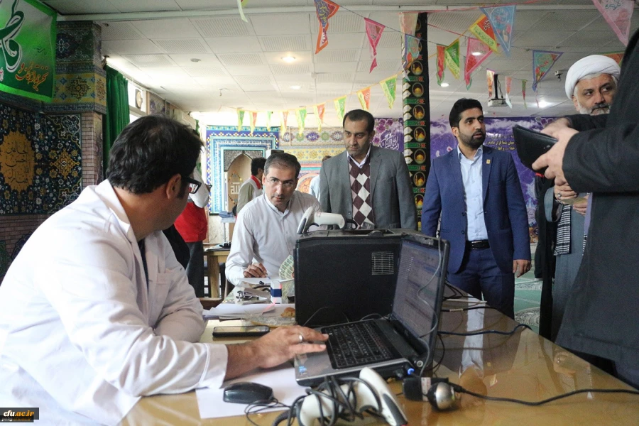 اهدای خون توسط دانشجومعلمان پردیس آیت الله خامنه ای، به همراه سرپرست دانشگاه فرهنگیان استان و سرپرست پردیس 5