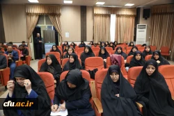  تحلیل اطلاعات در روزگار تحمیل اطلاعات و توجیه جوانان مهمترین کار است
 4