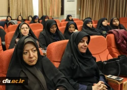  تحلیل اطلاعات در روزگار تحمیل اطلاعات و توجیه جوانان مهمترین کار است
 10