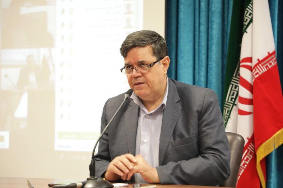  تحلیل اطلاعات در روزگار تحمیل اطلاعات و توجیه جوانان مهمترین کار است
 16