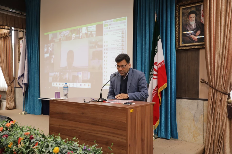  تحلیل اطلاعات در روزگار تحمیل اطلاعات و توجیه جوانان مهمترین کار است
 18