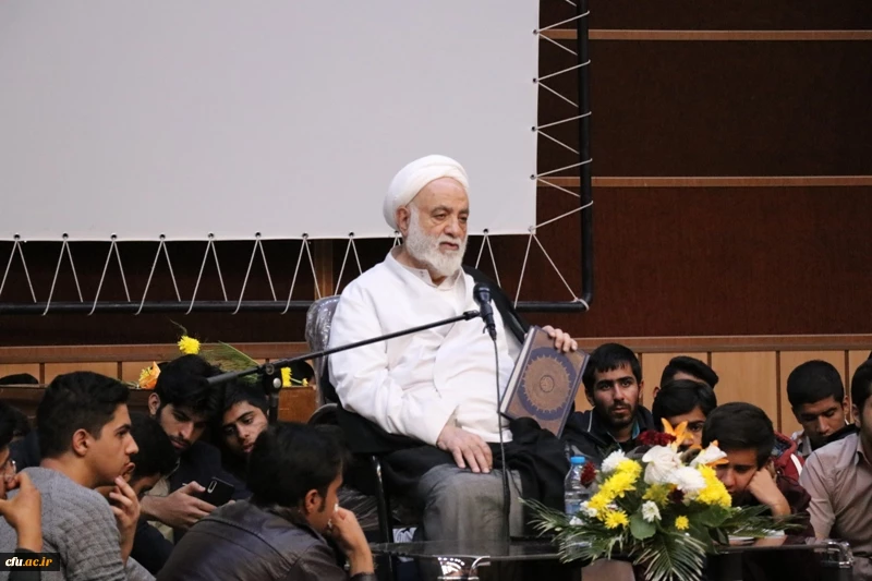 نشست صمیمی حجت الاسلام و المسلمین قرائتی رئیس ستاد اقامه نماز کشور با اساتید، کارکنان و دانشجومعلمان دانشگاه فرهنگیان کرمان