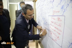 برگزاری نمایشگاه کاریکاتور با موضوع کتاب با حضور دکتر خنیفر در سازمان مرکزی دانشگاه 3