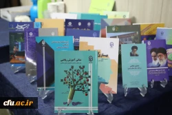 برگزاری نمایشگاه کاریکاتور با موضوع کتاب با حضور دکتر خنیفر در سازمان مرکزی دانشگاه 6