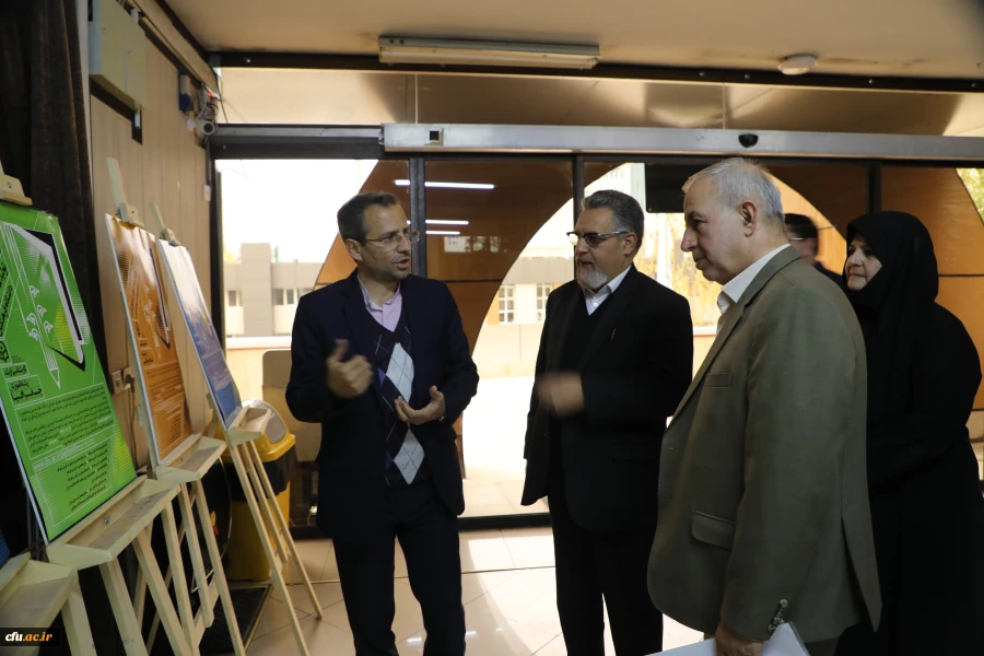 برگزاری نمایشگاه کاریکاتور با موضوع کتاب با حضور دکتر خنیفر در سازمان مرکزی دانشگاه 7