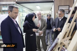 برگزاری نمایشگاه کاریکاتور با موضوع کتاب با حضور دکتر خنیفر در سازمان مرکزی دانشگاه 9