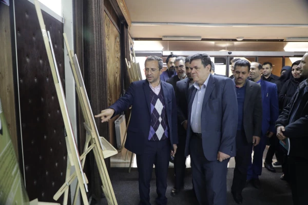 برگزاری نمایشگاه کاریکاتور با موضوع کتاب با حضور دکتر خنیفر در سازمان مرکزی دانشگاه
 2