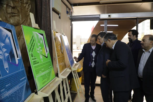 برگزاری نمایشگاه کاریکاتور با موضوع کتاب با حضور دکتر خنیفر در سازمان مرکزی دانشگاه
 2