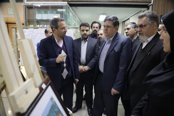 برگزاری نمایشگاه کاریکاتور با موضوع کتاب با حضور دکتر خنیفر در سازمان مرکزی دانشگاه
 4