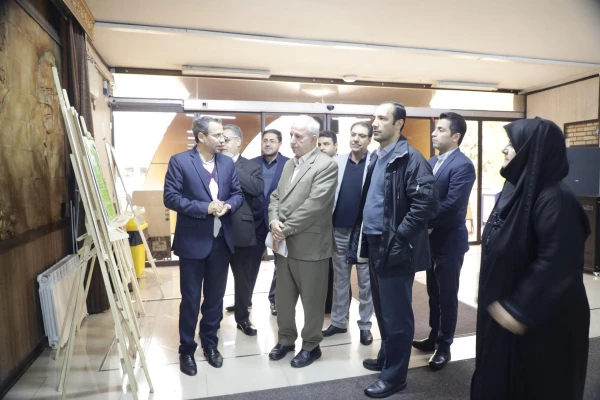 برگزاری نمایشگاه کاریکاتور با موضوع کتاب با حضور دکتر خنیفر در سازمان مرکزی دانشگاه
 11