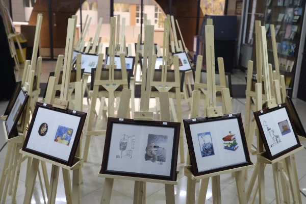 برگزاری نمایشگاه کاریکاتور با موضوع کتاب با حضور دکتر خنیفر در سازمان مرکزی دانشگاه
 18