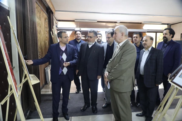 برگزاری نمایشگاه کاریکاتور با موضوع کتاب با حضور دکتر خنیفر در سازمان مرکزی دانشگاه
 13