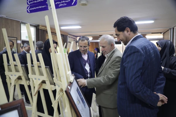 برگزاری نمایشگاه کاریکاتور با موضوع کتاب با حضور دکتر خنیفر در سازمان مرکزی دانشگاه
 16