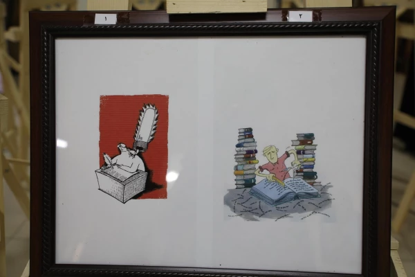 برگزاری نمایشگاه کاریکاتور با موضوع کتاب با حضور دکتر خنیفر در سازمان مرکزی دانشگاه
 23