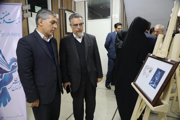 برگزاری نمایشگاه کاریکاتور با موضوع کتاب با حضور دکتر خنیفر در سازمان مرکزی دانشگاه
 38