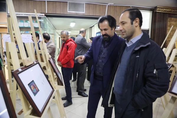 برگزاری نمایشگاه کاریکاتور با موضوع کتاب با حضور دکتر خنیفر در سازمان مرکزی دانشگاه
 39