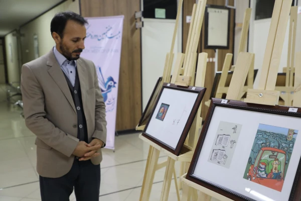 برگزاری نمایشگاه کاریکاتور با موضوع کتاب با حضور دکتر خنیفر در سازمان مرکزی دانشگاه
 27