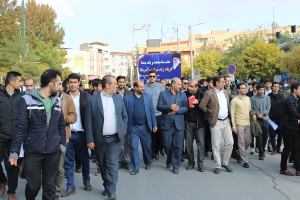 حضور دانشگاهیان دانشگاه فرهنگیان استان لرستان در راهپیمایی عظیم مردمی در جهت محکوم کردن برخی اغتشاشات اخیر در کشور 3