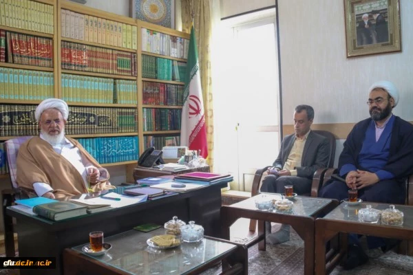 دیدار دکتر محمدی معاون فرهنگی و اجتماعی دانشگاه فرهنگیان با آیت الله ناصری نماینده ولی فقیه و امام جمعه یزد 4